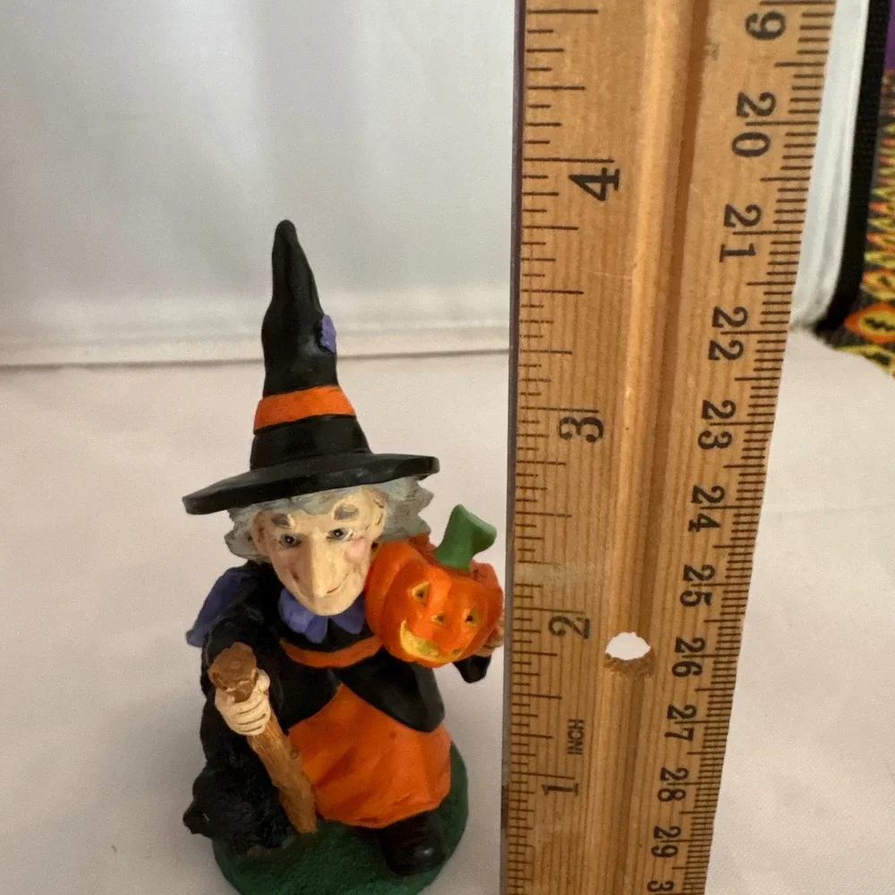 Vintage Midwest Importers Halloween Witch Holding Pumpkin Figurine Decoration 3